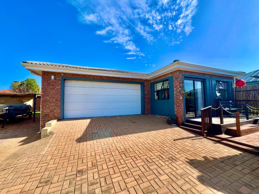 3 Bedroom Property for Sale in Stilbaai Wes Western Cape